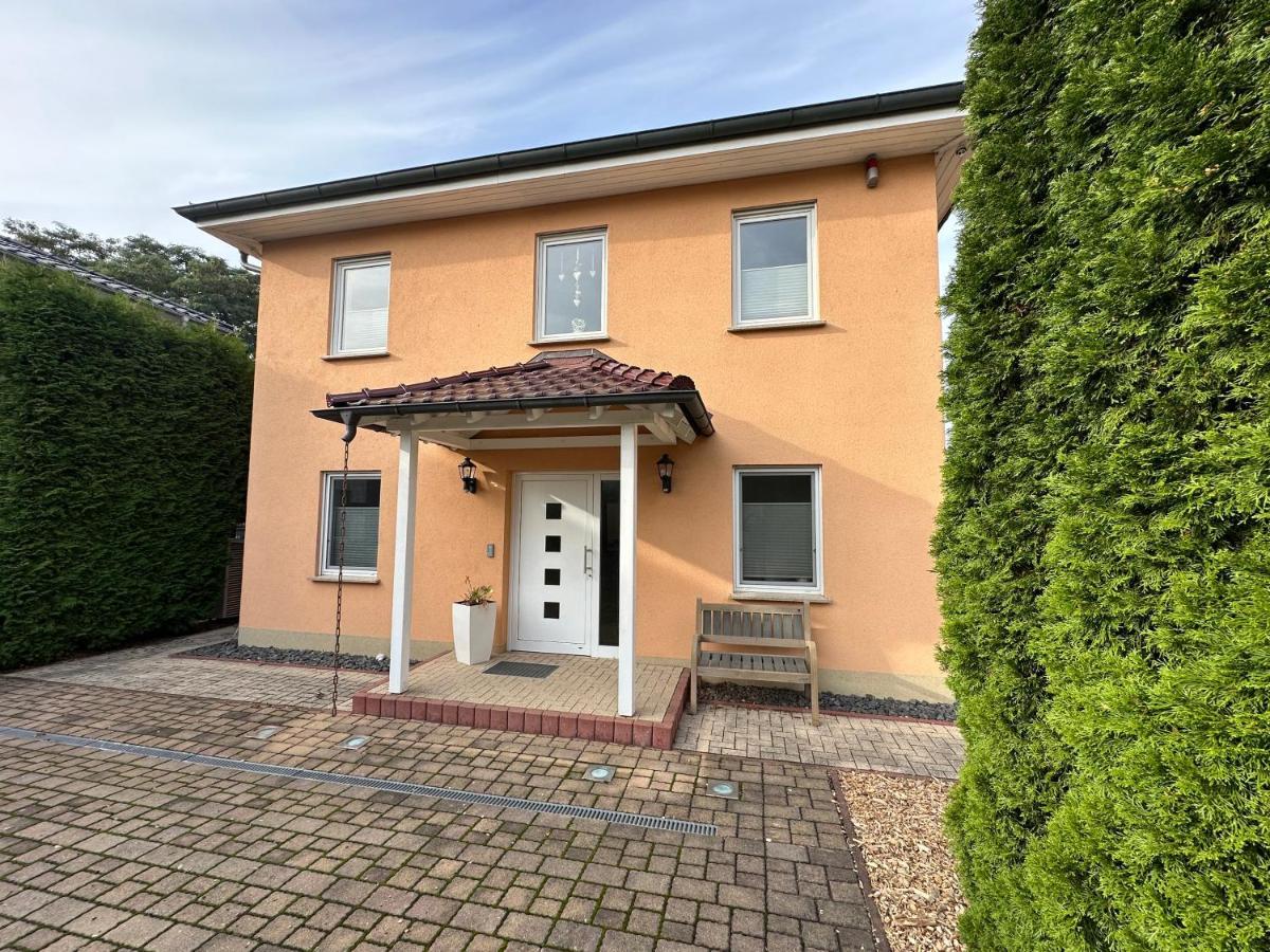 Stadtvilla In Leipzig 7 Personen 3 Schlafzimmer 2 Baeder Garten Und Terrasse Zentral Gelegen Messe Innenstadt Seen Exterior foto